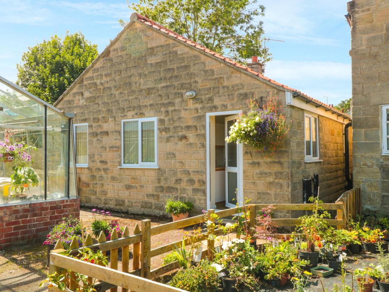 River Gardens Cottage Вітбі Екстер'єр фото